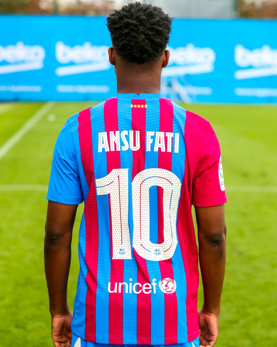 Barca chính thức công bố Ansu Fati sở hữu chiếc áo số 10 của đội bóng