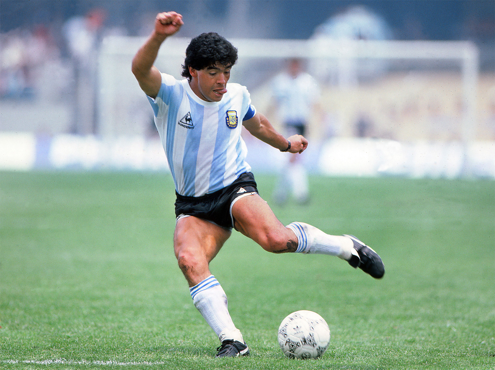 Diego Maradona với niềm đam mê bóng đá từ khi còn nhỏ