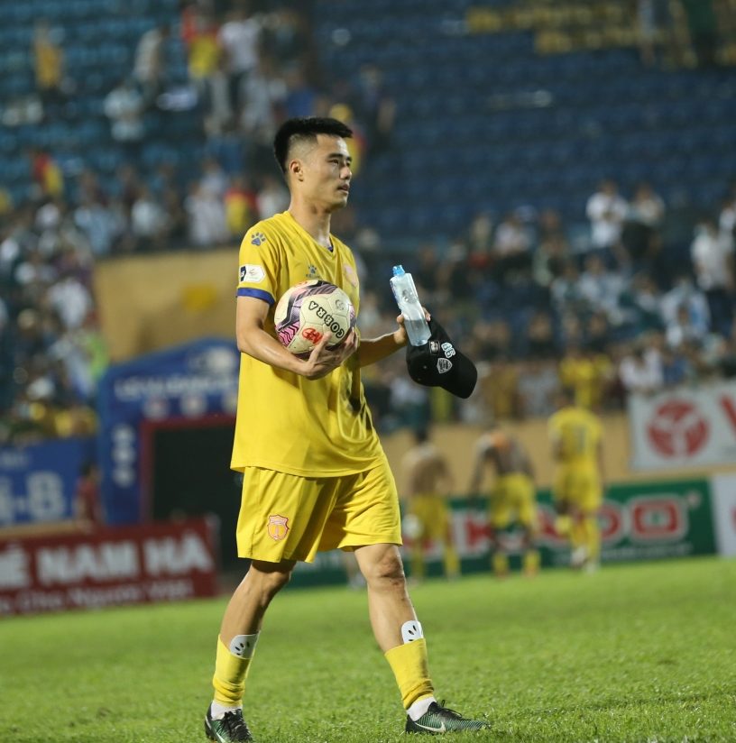 Lâm Anh Quang chấm dứt nhiều năm gắn bó với đội bóng Nam Định