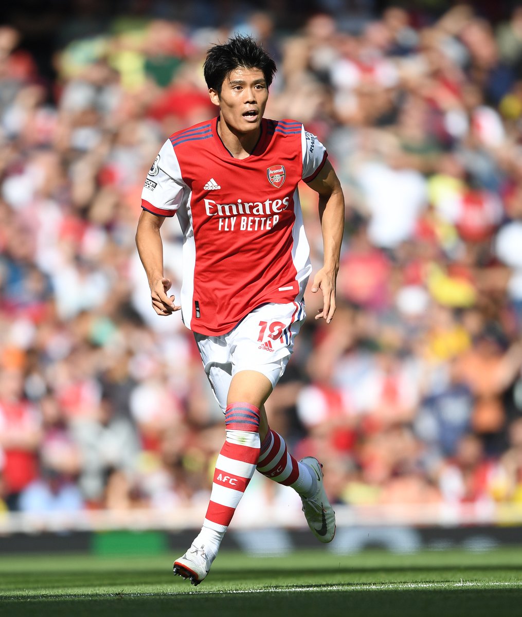Vừa ra mắt chính thức cho Arsenal, Takehiro Tomiyasu đã giúp CLB ghi bàn tại Ngoại hạng Anh