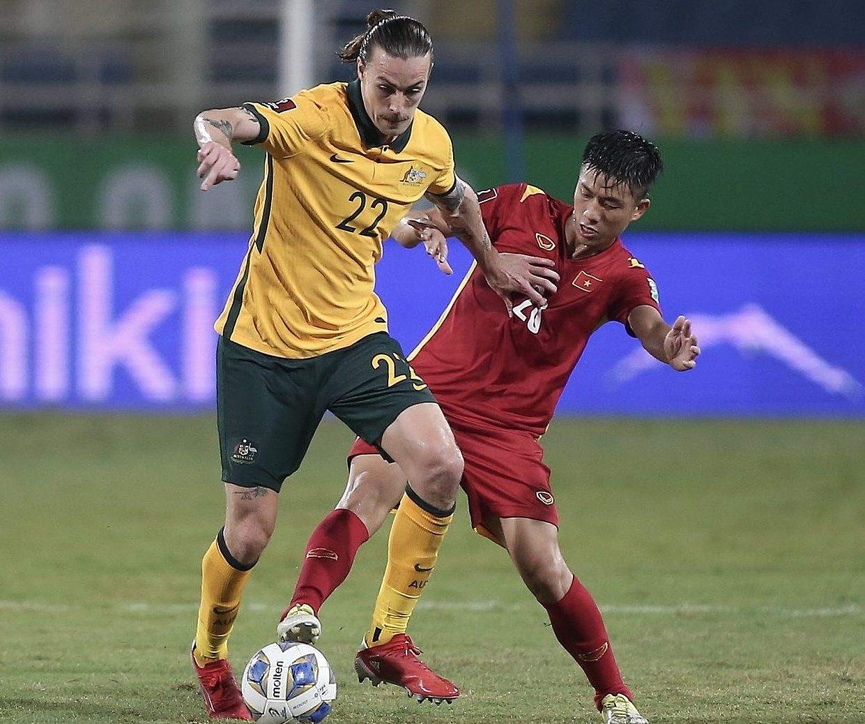 Trận đấu giữa cầu thủ ĐT Việt Nam và ĐT Úc