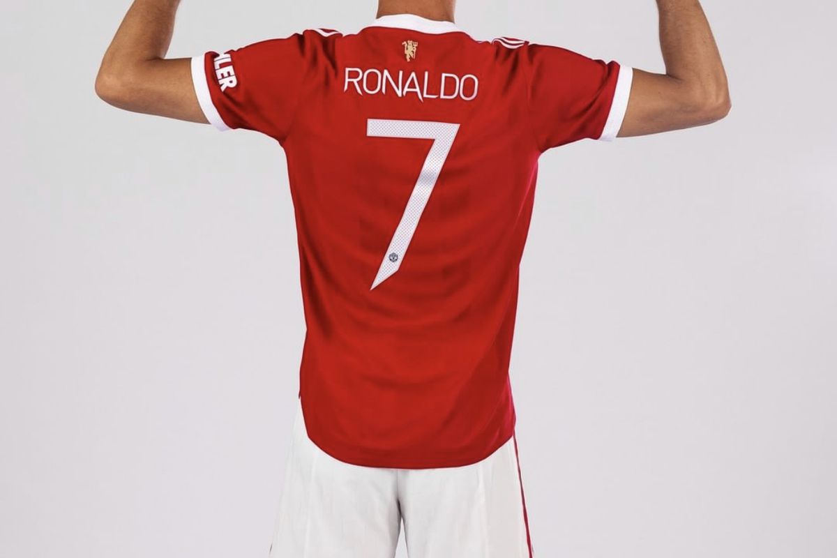 Ronaldo trở thành cầu thủ bán được nhiều áo nhất