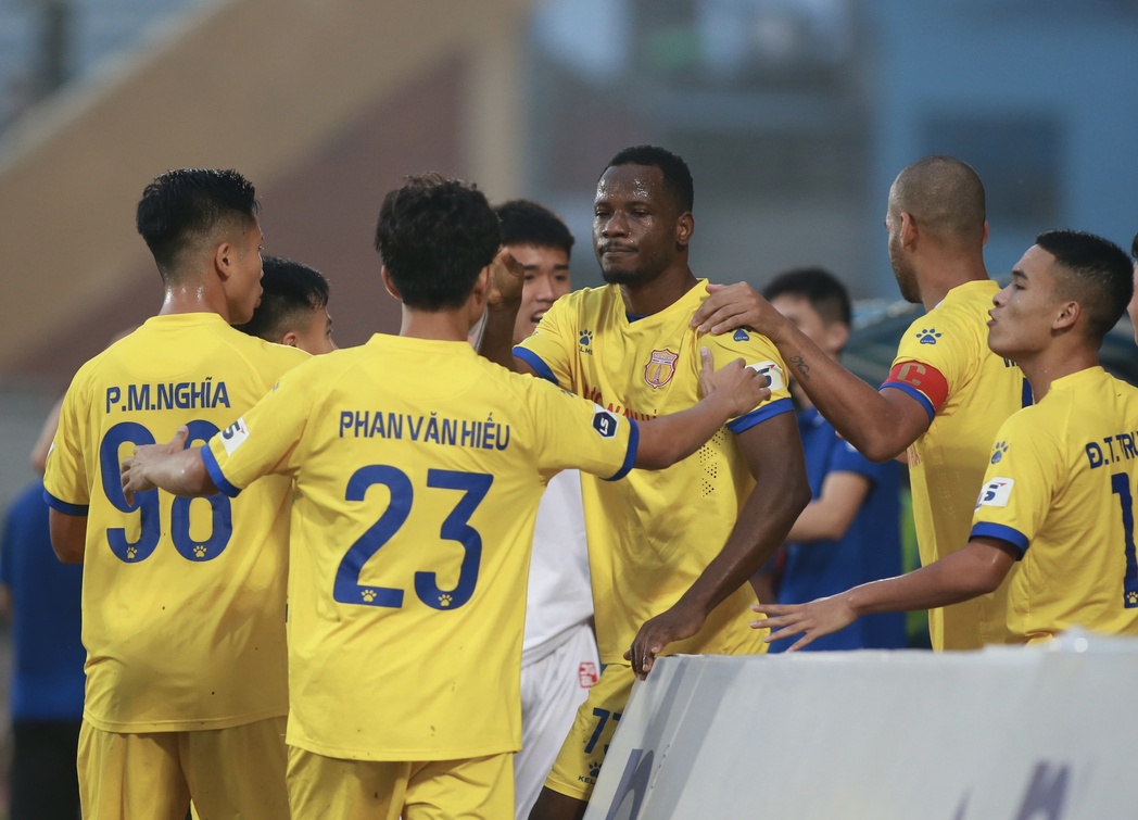 CLB Nam Định có thể bị rút khỏi V. League 2022 nếu không thanh toán nợ thuế đúng hạn