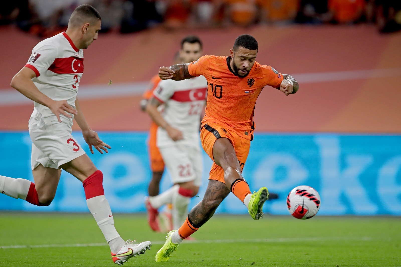 ĐT Hà Lan liên tục ghi những bàn thắng ở hiệp đầu tiên