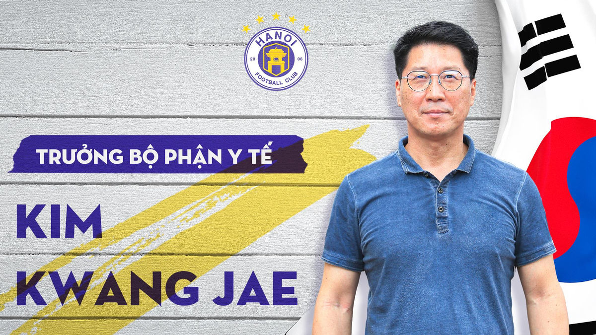 Ông Kim Kwang Jae - chuyên gia y tế người Hàn Quốc làm việc cho Hà Nội FC