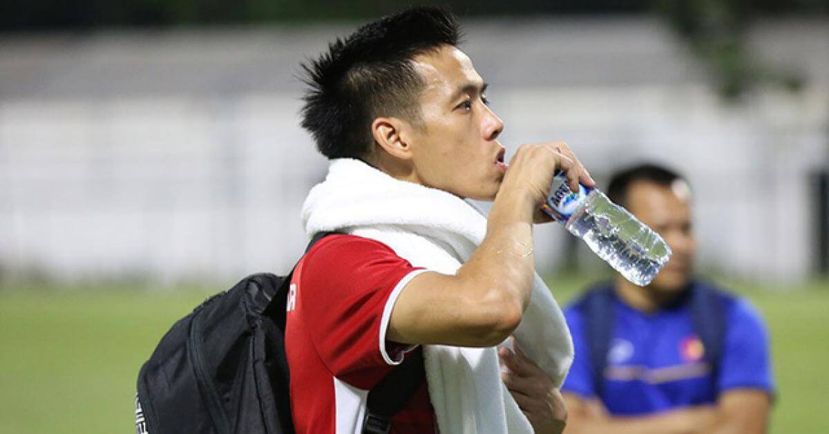 Các cầu thủ nên uống nước như thế nào?